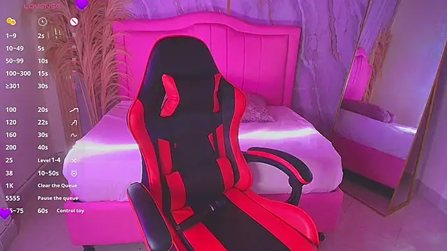 Snapshot of sarahrousse_ chatting on 11/03/25, 07:59 sarahrousse  online show from 11/03/25, 07:59