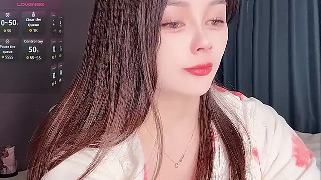 Snapshot of Yesenia- chatting on 11/17/25, 05:13 Yesenia- online show from 11/17/25, 05:13