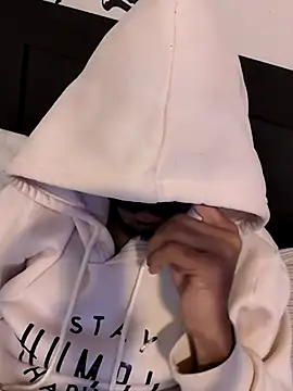 Snapshot of skinnydddue chatting on 11/04/25, 06:34 skinnydddue online show from 11/04/25, 06:34