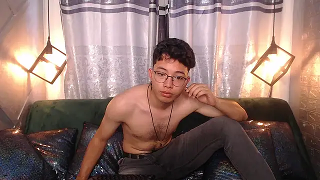 Snapshot of alexy_re chatting on 11/08/25, 05:23 alexy re online show from 11/08/25, 05:23