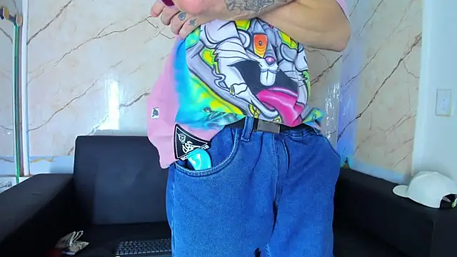 Snapshot of Kevinperlas chatting on 11/26/25, 08:21 Kevinperlas online show from 11/26/25, 08:21