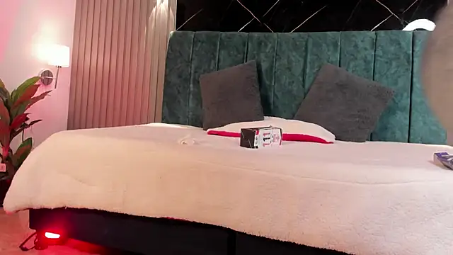 Bella Riverss online show from 04/23/26, 07:05