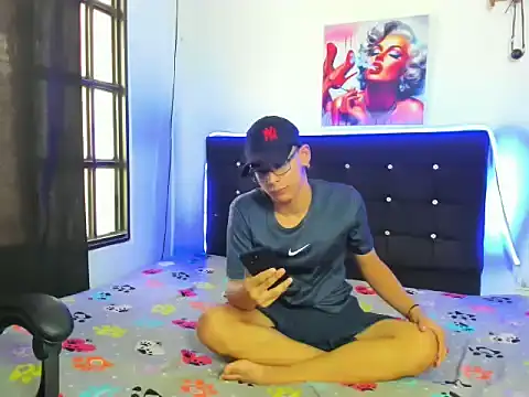 Snapshot of Camilo_hot_21 chatting on 11/04/25, 08:30 Camilo hot 21 online show from 11/04/25, 08:30