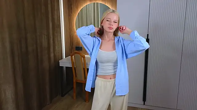 DorisCandelario online show from 11/14/25, 12:37