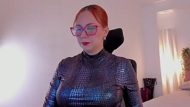 MistressErza online show from 06/16/26, 07:05
