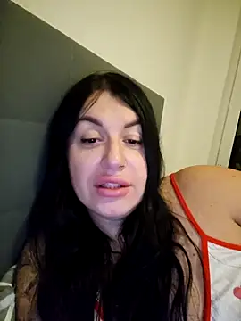 Snapshot of Julianneloreen chatting on 11/05/25, 05:02 Julianneloreen online show from 11/05/25, 05:02