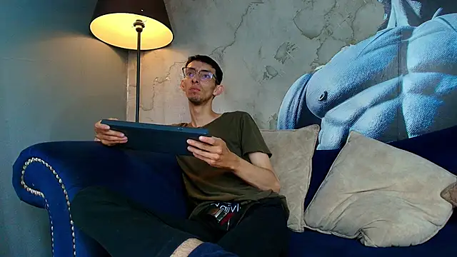 ZyroNight online show from 11/18/25, 04:00