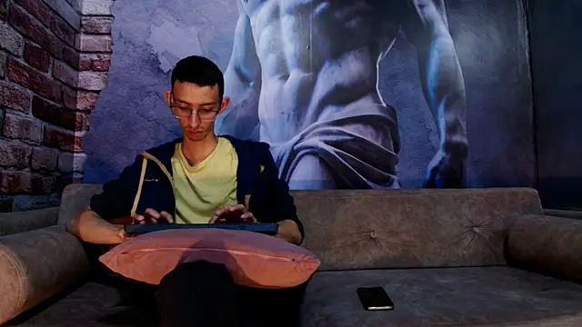 ZyroNight online show from 12/17/25, 07:20