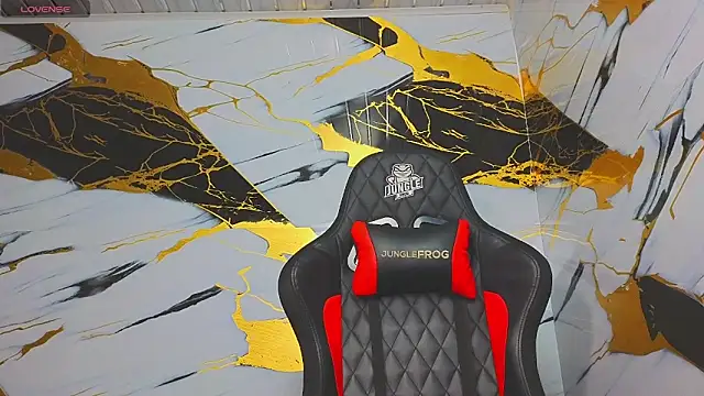 Snapshot of Suarezz10_ chatting on 11/08/25, 12:05 Suarezz10 online show from 11/08/25, 12:05