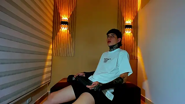 Snapshot of DANTE_ARMSTRONG chatting on 11/08/25, 04:01 DANTE ARMSTRONG online show from 11/08/25, 04:01