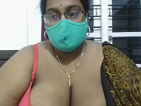hootypriya online show from 12/22/25, 05:32
