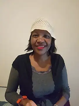 Snapshot of Mommy_Sienna chatting on 06/06/26, 04:33 Mommy Sienna online show from 06/06/26, 04:33