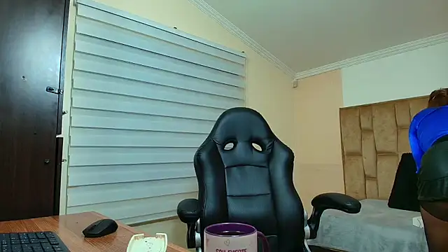 BeatrizSchmidt online show from 11/16/25, 10:43