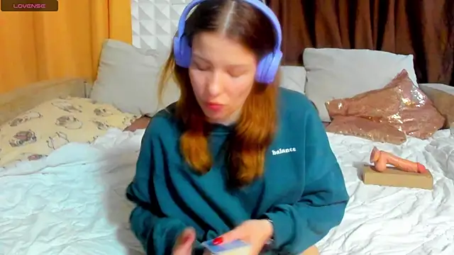 Eva purrr  online show from 04/24/26, 07:11