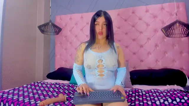 Snapshot of Karol_Horney chatting on 11/04/25, 01:54 Karol Horney online show from 11/04/25, 01:54