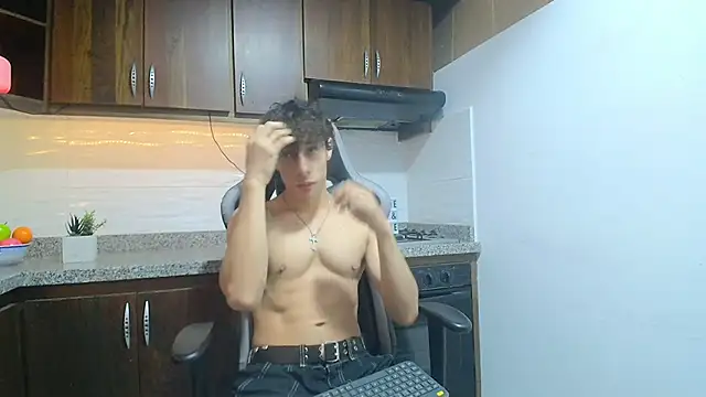 chris evans27 online show from 11/18/25, 03:23