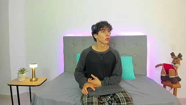 chris evans27 online show from 11/26/25, 01:17