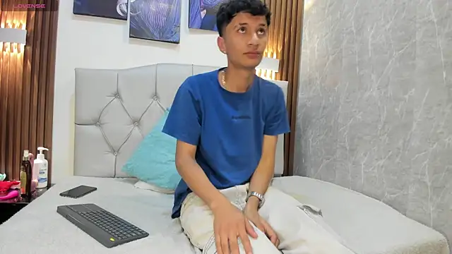 Elian Julian online show from 12/01/25, 11:21