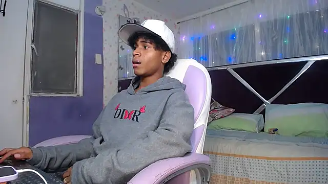 Santy bigcock 01 online show from 04/11/26, 04:11