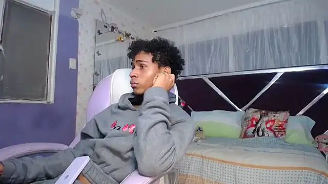 Santy bigcock 01 online show from 04/12/26, 04:01