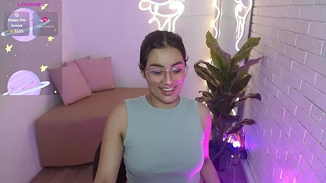 PEACHY TAY online show from 11/09/25, 11:30