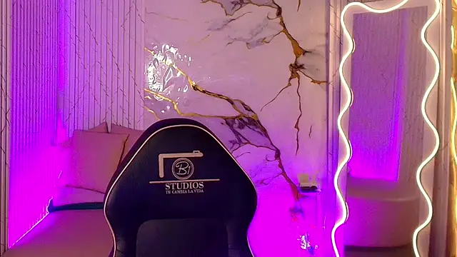 PEACHY TAY online show from 04/23/26, 04:53