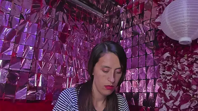 Snapshot of mia_luna_ed chatting on 11/17/25, 05:08 mia luna ed online show from 11/17/25, 05:08