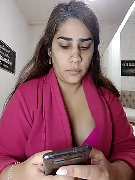 Snapshot of nahiarabiel33 chatting on 05/10/26, 06:13 nahiarabiel33 online show from 05/10/26, 06:13