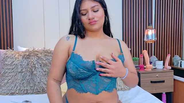 ValeriaMonet online show from 12/15/25, 08:13