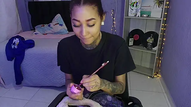 lyam ebony  online show from 11/16/25, 07:52