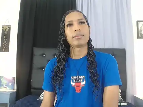 MiaCoock online show from 12/05/25, 12:47