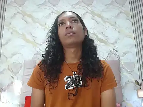 MiaCoock online show from 12/22/25, 02:03