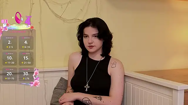 LatinaHuguenin online show from 11/27/25, 07:10