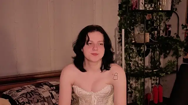 LatinaHuguenin online show from 01/12/26, 07:08