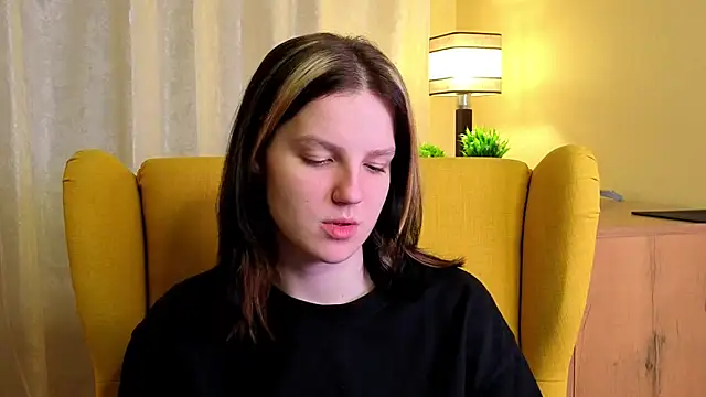 LatinaHuguenin online show from 04/11/26, 09:08