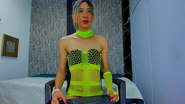 Caitlyn-Joness  online show from 12/04/25, 02:04