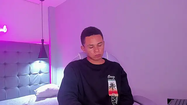 Liams18 online show from 11/29/25, 03:42