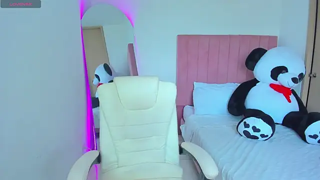 Janettcruz online show from 04/18/26, 06:23