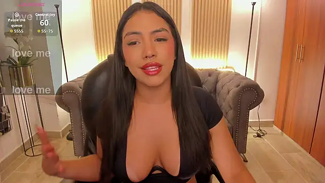 Snapshot of emma_connor1 chatting on 05/18/26, 04:07 emma connor1 online show from 05/18/26, 04:07