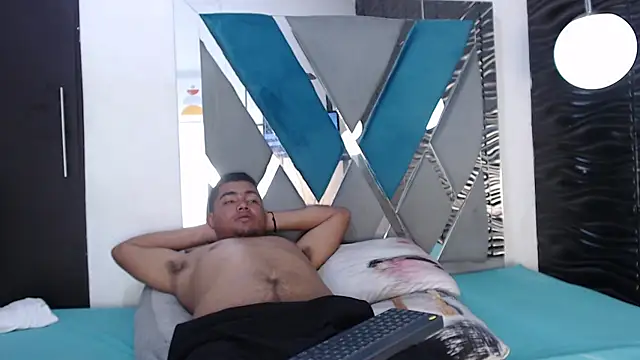 Naty And Maxx online show from 12/13/25, 07:53