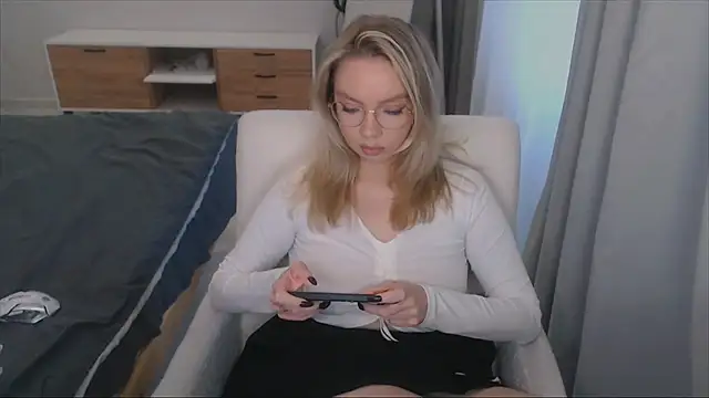 PolinaXXXXJones online show from 11/17/25, 07:14