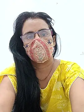 sanjana077 online show from 04/19/26, 12:43