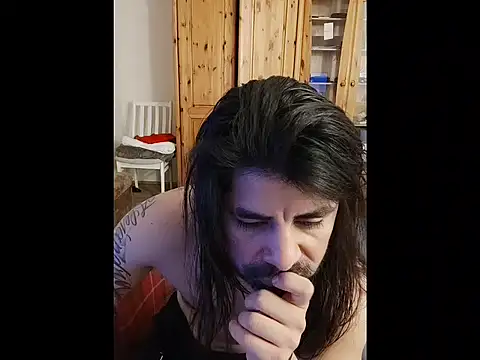 Snapshot of CharlyHemax chatting on 11/13/25, 05:23 CharlyHemax online show from 11/13/25, 05:23