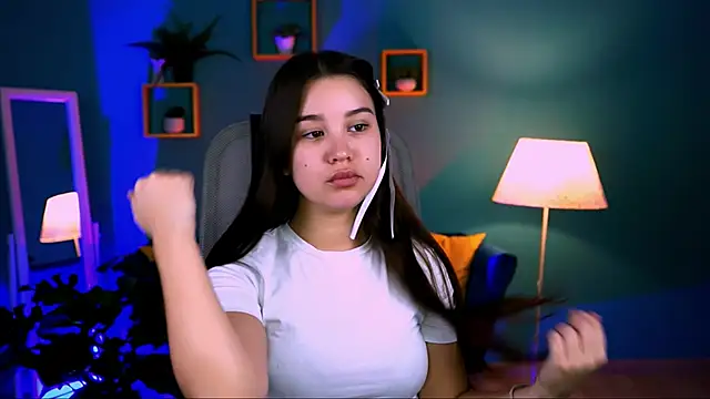 AnnaGarcias  online show from 11/12/25, 08:59