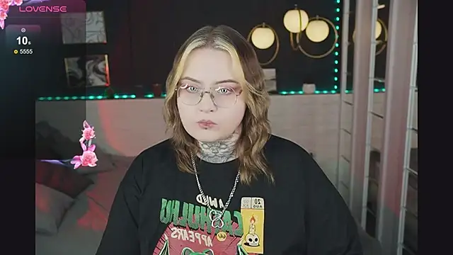 Snapshot of Arya_Addams chatting on 11/08/25, 12:00 Arya Addams online show from 11/08/25, 12:00