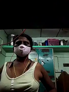 Snapshot of Couple1114 chatting on 11/13/25, 04:28 Couple1114 online show from 11/13/25, 04:28