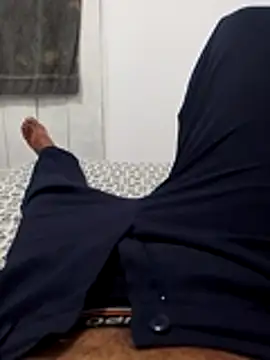 Snapshot of 20cmmg chatting on 11/24/25, 10:09 20cmmg online show from 11/24/25, 10:09