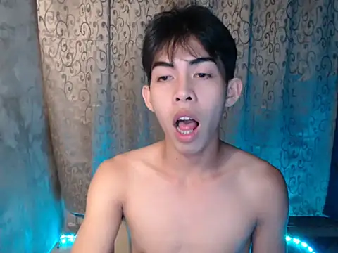 Urhotsilverboy online show from 11/18/25, 04:00