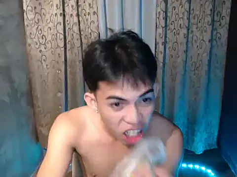 Urhotsilverboy online show from 12/03/25, 03:32