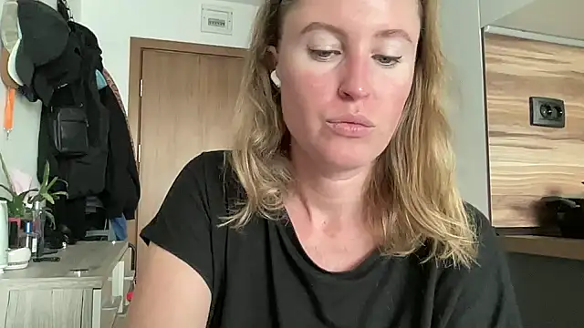 Ameli8 online show from 11/26/25, 12:17